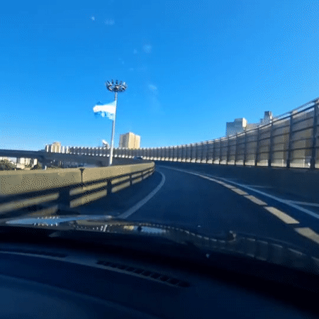 Dashcam captures sunny highway drive in Buenos Aires