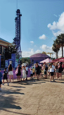 Sunny afternoon at Sochi Park, rides and a bubble show.