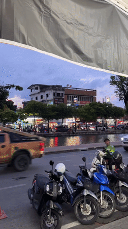 Afternoon out in Chiang Mai — markets, a café, and street scenes