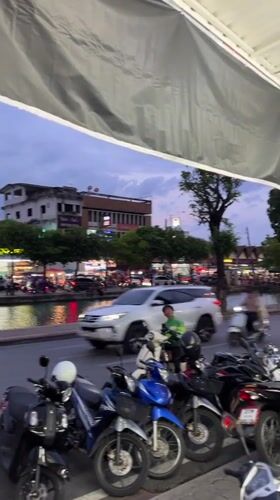 Afternoon out in Chiang Mai — markets, a café, and street scenes