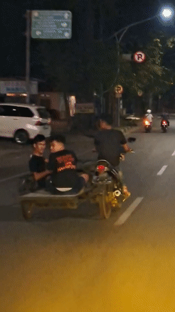 Night tour of Banda Aceh landmarks and illuminated streets