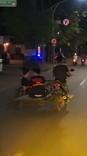 Night tour of Banda Aceh landmarks and illuminated streets