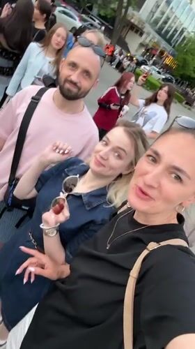 Street musicians draw crowds at Krasnodar public square
