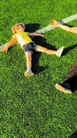 One-on-one athletic training session on a Qarağandı sports field