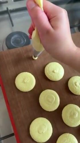Tel Aviv baker crafts colorful macarons in afternoon session