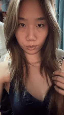 Woman takes series of selfies in Nan'an District apartment