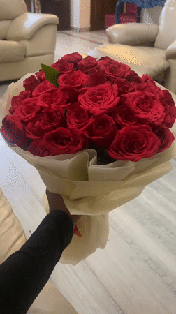 Person with red rose bouquet observed in Chennai