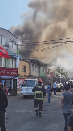 Residential fire engulfs row houses in Iquique, Chile