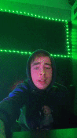 Young streamer records multi-hour session in Vila Real studio