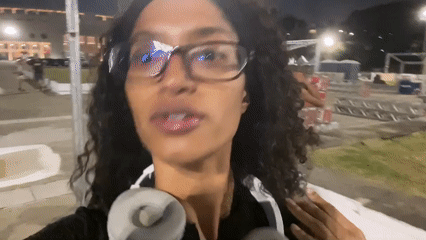 Evening fitness activities documented across São Paulo sidewalks