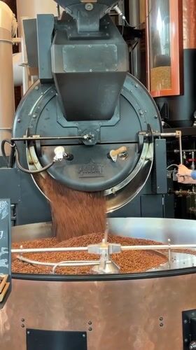 Morning visitors document Starbucks Reserve Roastery experience in Meguro