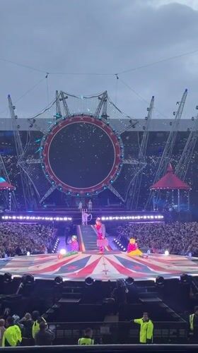 Major outdoor concert draws crowds to Glasgow's Hampden Park