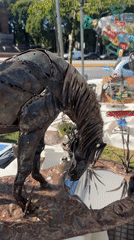 Outdoor art market draws visitors in Buenos Aires park