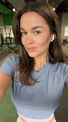 Woman films workout selfies at Krasnoyarsk gym