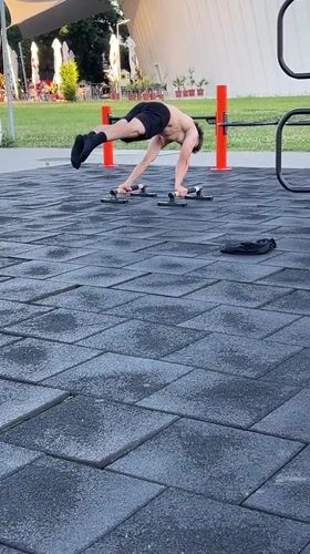 Outdoor calisthenics training session in Burgas fitness area