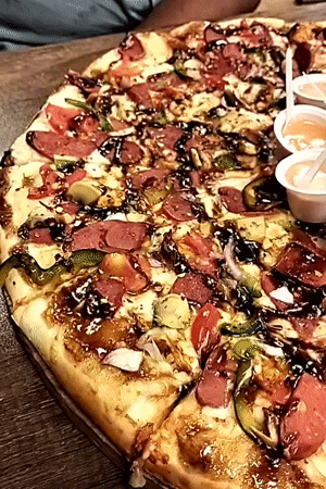 Pizza meal in Dhaka marred by hygiene incident