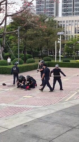 Police Response in Shenzhen Public Square During Family Activities