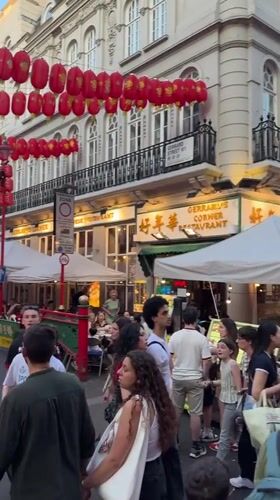 Evening stroll through Chinatown and London's backstreets