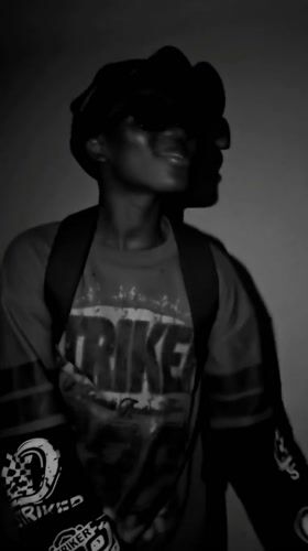 Person in "STRIKE" shirt filmed in Nkwelle, Nigeria