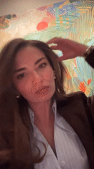 Women dine and take selfies at Moscow restaurant