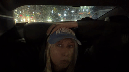Blonde woman in baseball cap spotted in Seoul car