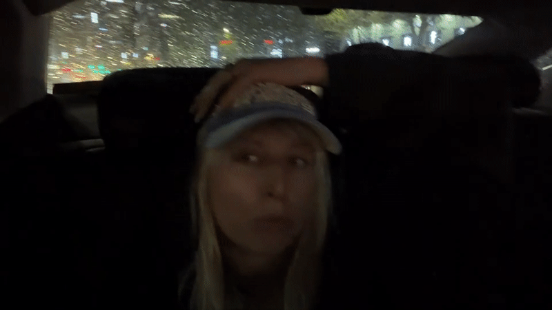 Blonde woman in baseball cap spotted in Seoul car