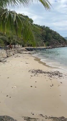 Morning beach scenes documented in Nam Nha Trang Ward