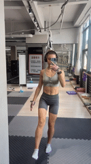 Early morning gym selfies captured in Panyu District