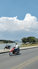 Morning motorcycle commute observed along Đà Lạt lakeside road