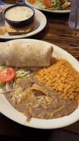 Late-night Mexican dining captured in Palm Springs restaurant