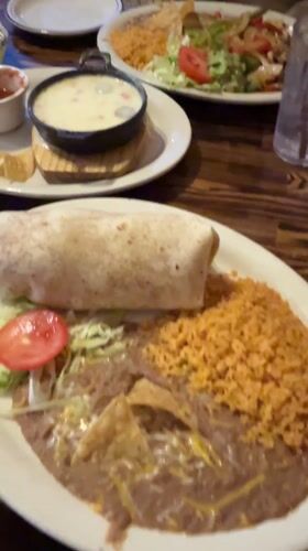 Late-night Mexican dining captured in Palm Springs restaurant