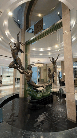 Witness documents Mexico City sculptures and architecture over four minutes