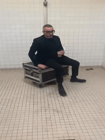 Social gathering documented through selfies in Hoymille venue