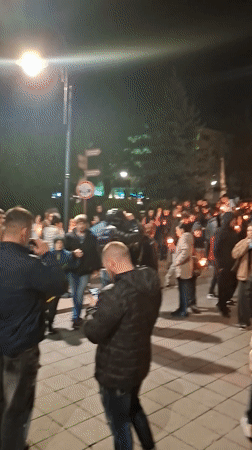 Candlelight gathering draws crowd to Gabrovo building entrance