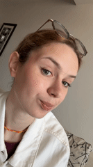 Woman photographed in casual portrait session in Kragujevac