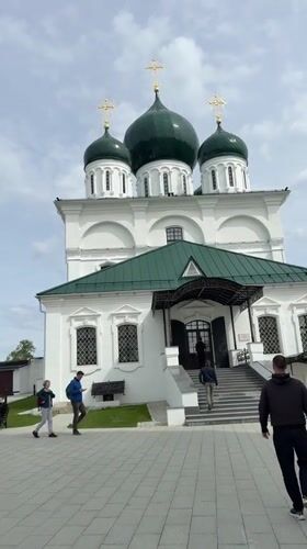 Ordinary moments captured around Orthodox cathedral square in Arzamas