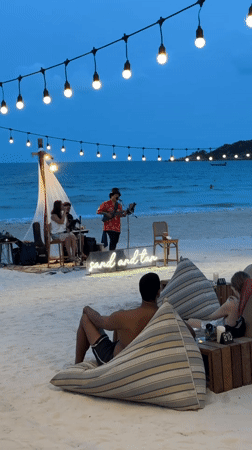 Evening beach concert draws crowd in Ban Haad Rin