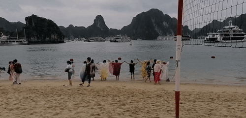 Morning tourist activities observed across Ha Long Bay locations