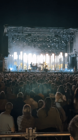 Live concert draws a packed crowd in Saint-Nazaire