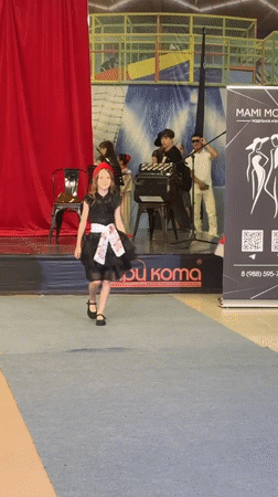 Kids' fashion show and cultural performances at a Russian mall