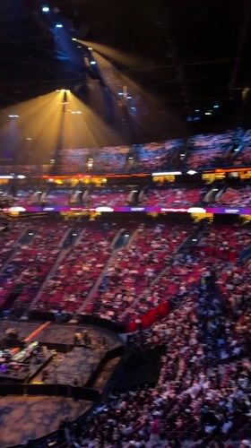Concert draws large crowd to Montreal arena Sunday night