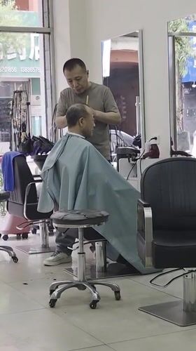 Barbershops, street markets, and everyday scenes in Mishan