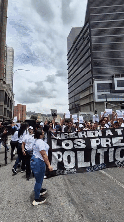 Protesters march in Caracas demanding release of political prisoners