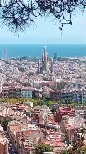 Witness documents panoramic Barcelona cityscape views over 3-hour period