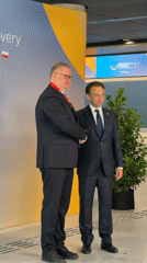Suited figures arrive and exchange handshakes at Gdańsk venue