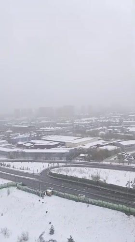 Heavy snowfall blankets Odintsovo, Russia in late April