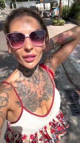 Tattooed selfies and street blooms in Nha Trang