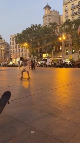 Skate session in Barcelona plaza ends with emergency response