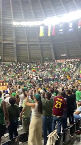 Basketball game draws large crowd in La Asuncion arena