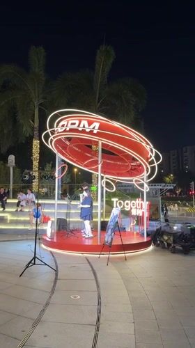 Evening entertainment and commerce observed across Haizhu District